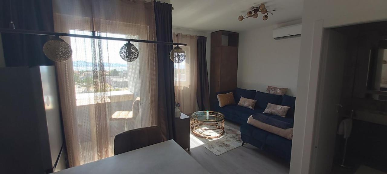 Beautifull Bell With Balcony And Sea View In Zadar